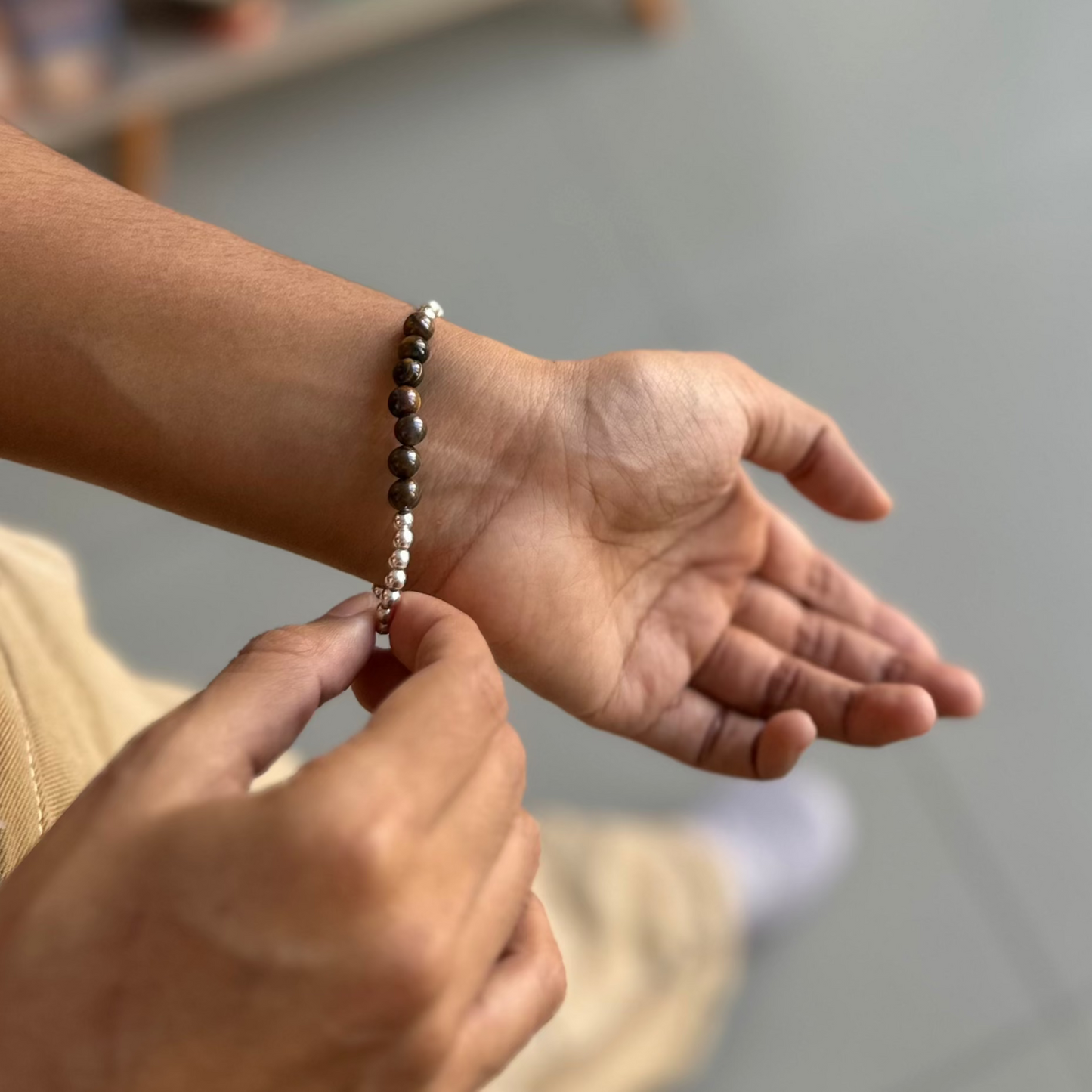 Pulsera de perlas y ojo de tigre